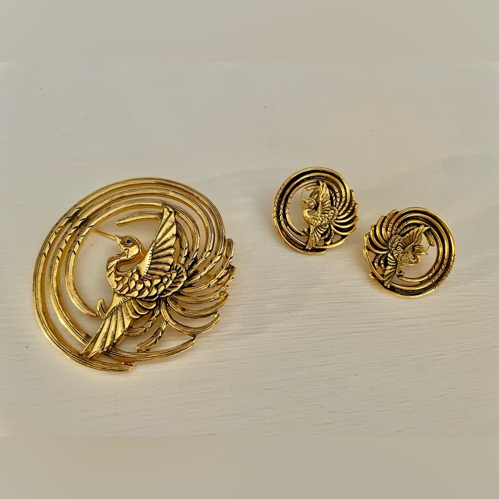 Vintage Museum of Fine Arts Boston Gold Tone Bird of Paradise Brooch Earring Set